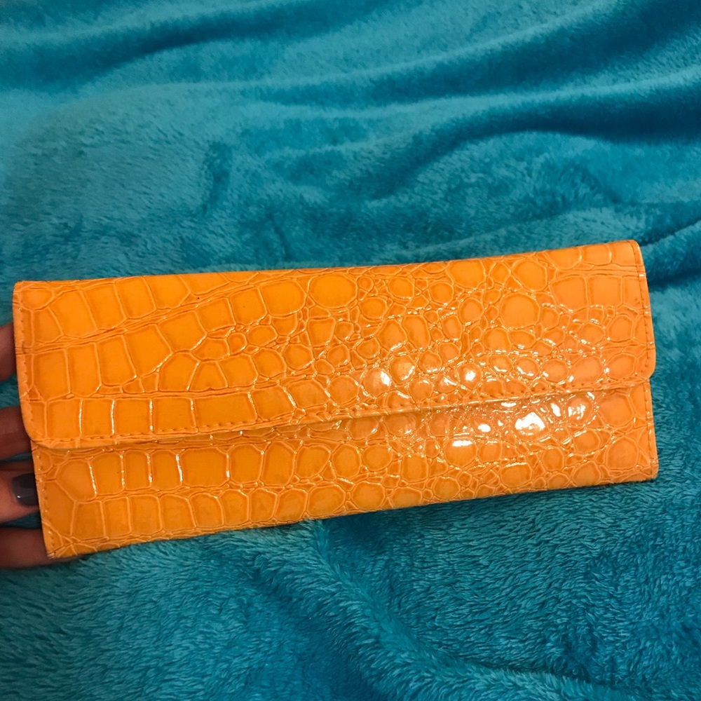 Yellow clutch